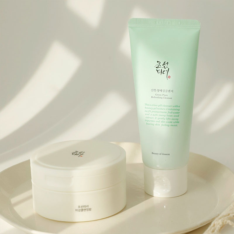 Green Plum Refreshing Cleanser