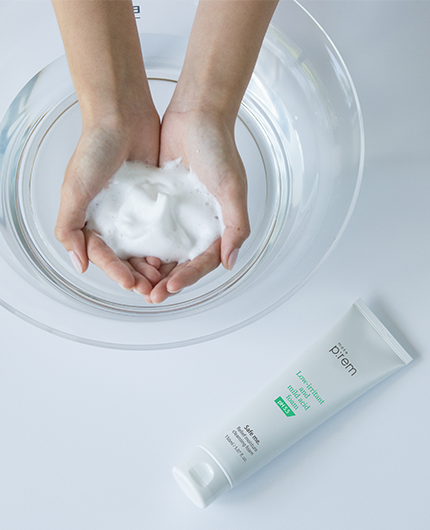 Safe Me. Relief Moisture Cleansing Foam