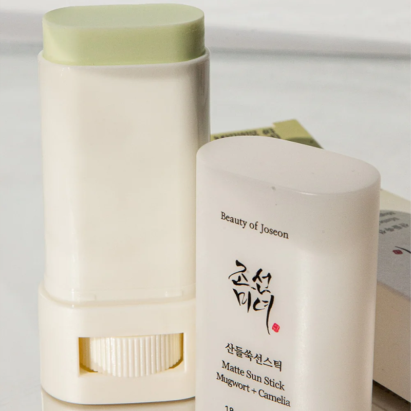 Matte Sun Stick Mugwort + Camelia